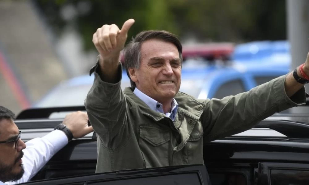 Διαψεύδει ο Μπολσονάρου: «Είμαι αρνητικός στον κορωνοϊό, μην πιστεύετε fake news»